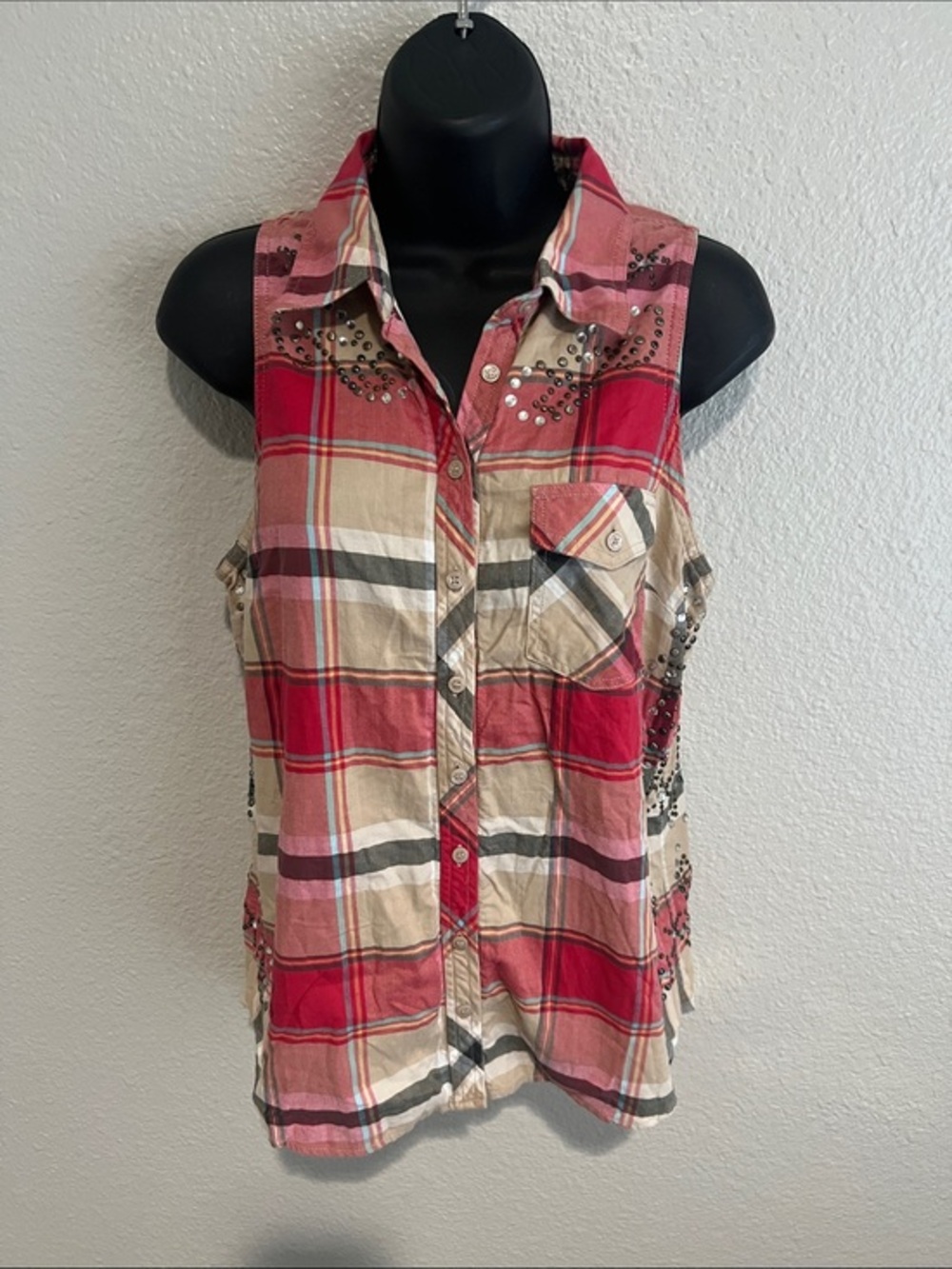 Guess Red and Tan Plaid Sleeveless Button-Down Top with Stud Accents Small